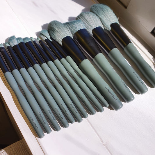 CÉ Makeup Brush Set